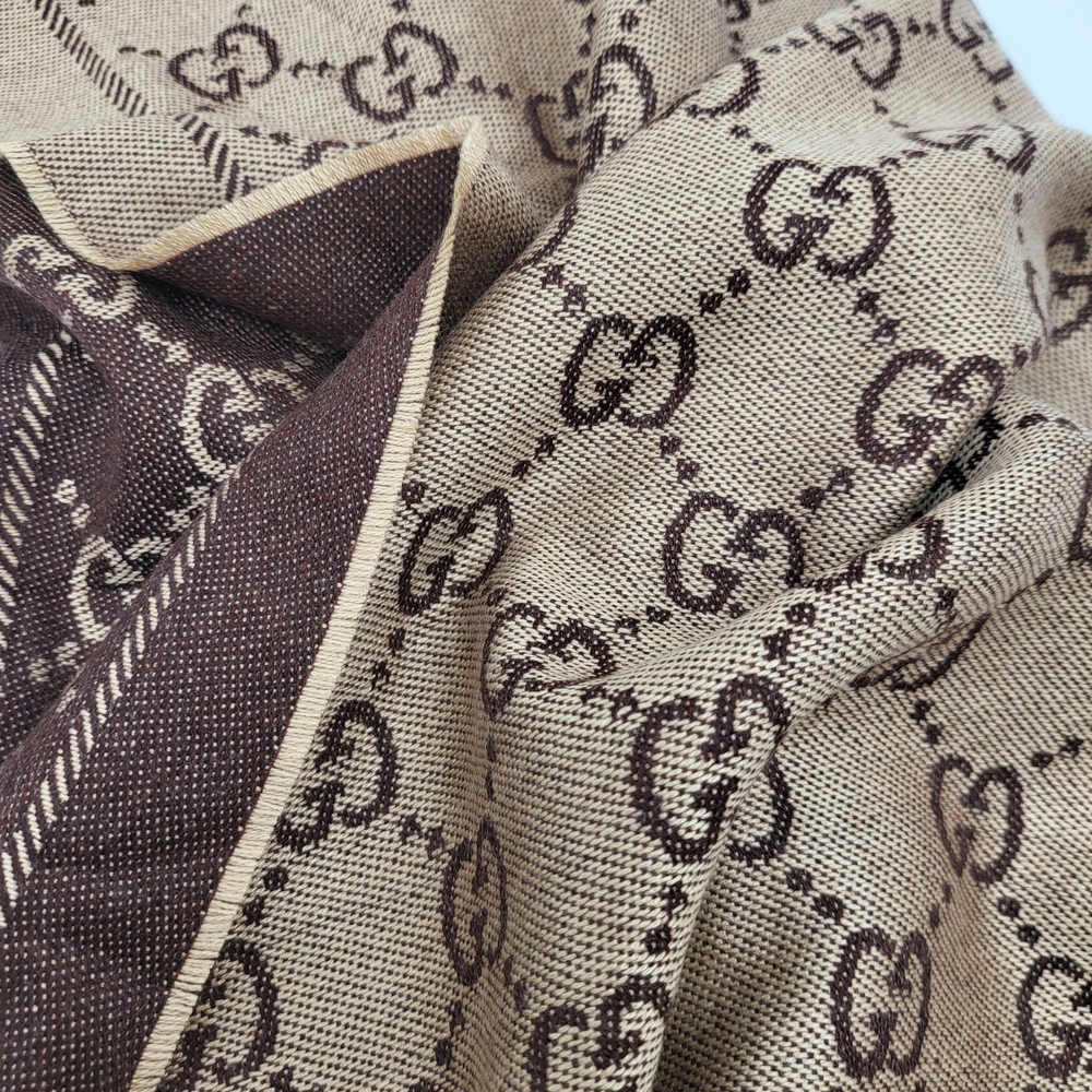 Gucci GG Wool Jacquard Large Scarf Reversible in Chocolate and Beige.. - Picture 9 of 12